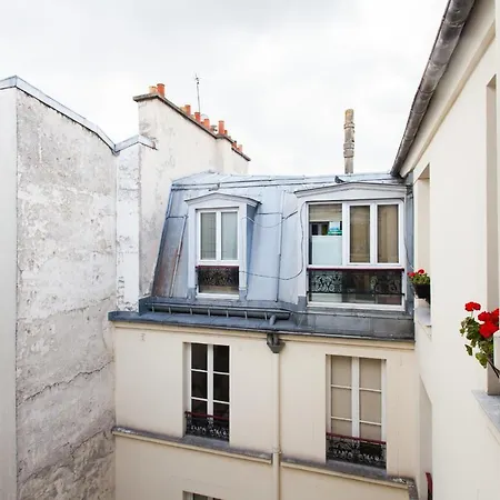 Hostnfly - Charming And Bright With Balcony Апартаменты *